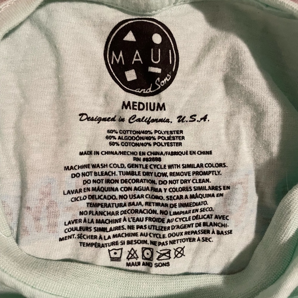 🏄♂️NWT Light Green Men's T-Shirt - Picture 2 of 4